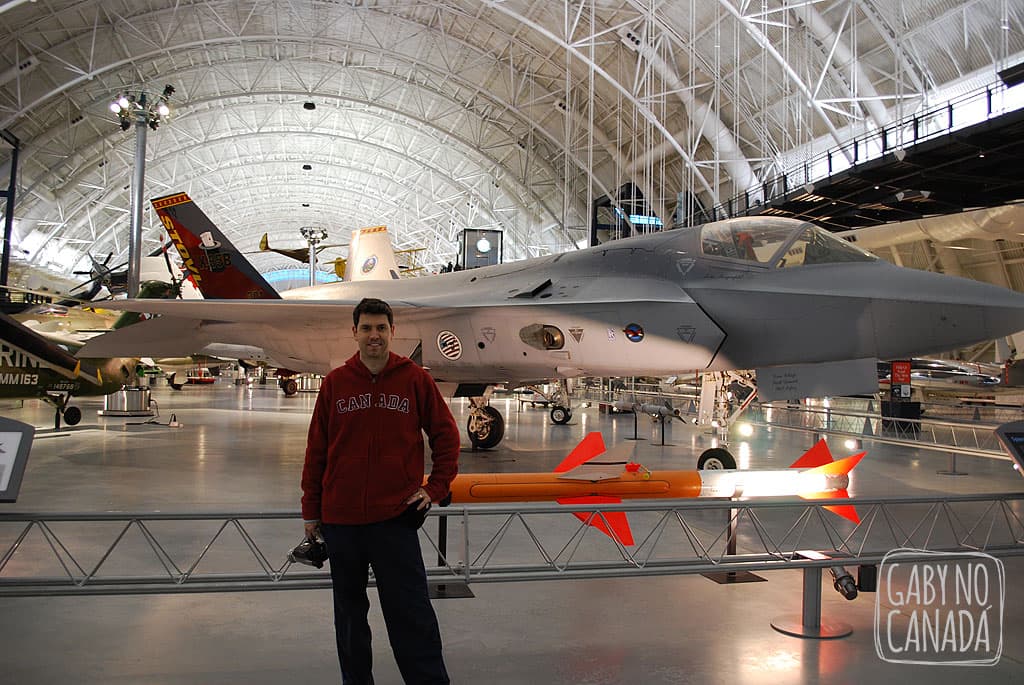 Washington DC: dia super chuvoso e acabamos curtindo muito visitando vários museus, entre eles o National Air and Space Museum Steven F. Udvar-Hazy Center.